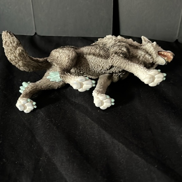 Schleich Eldrador Snow Wolf Figure (42452) - Picture 5 of 5